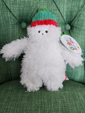 Gigglescape White Fluffy Yeti Plush with Green & Red Hat - Kids Toys